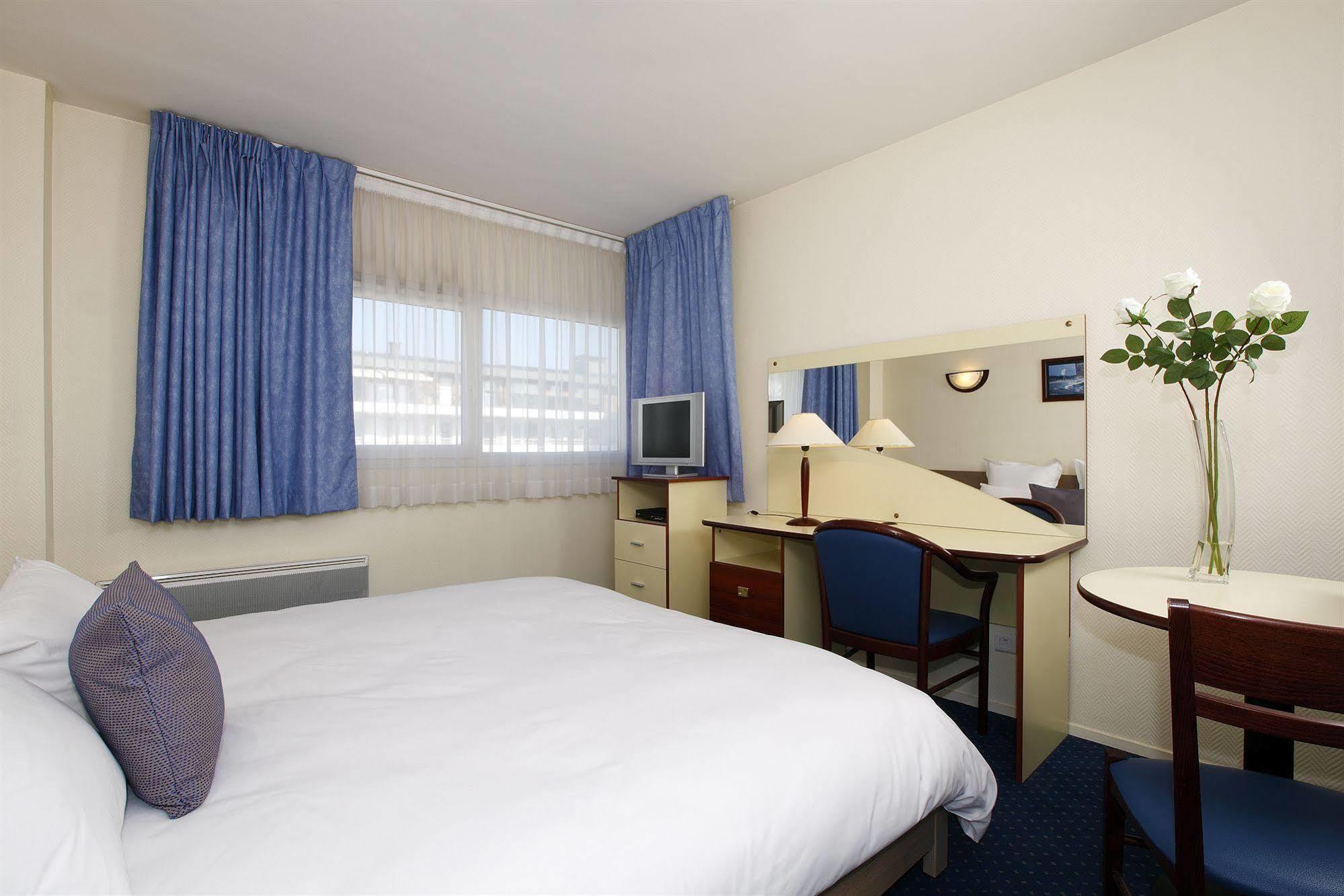 Appart'City Pontoise Cergy-Le-Haut Room photo